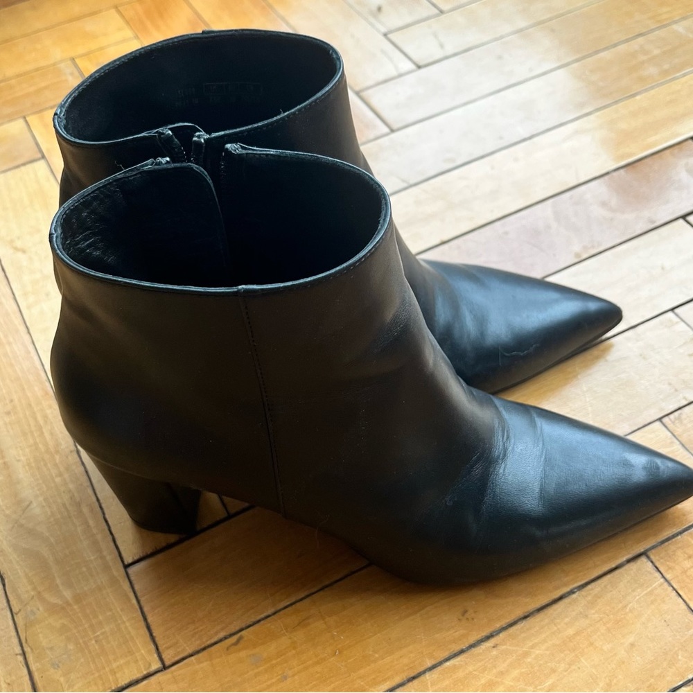 Stuart Weitzman Black Pointed Toe Heel Booties Si… - image 5